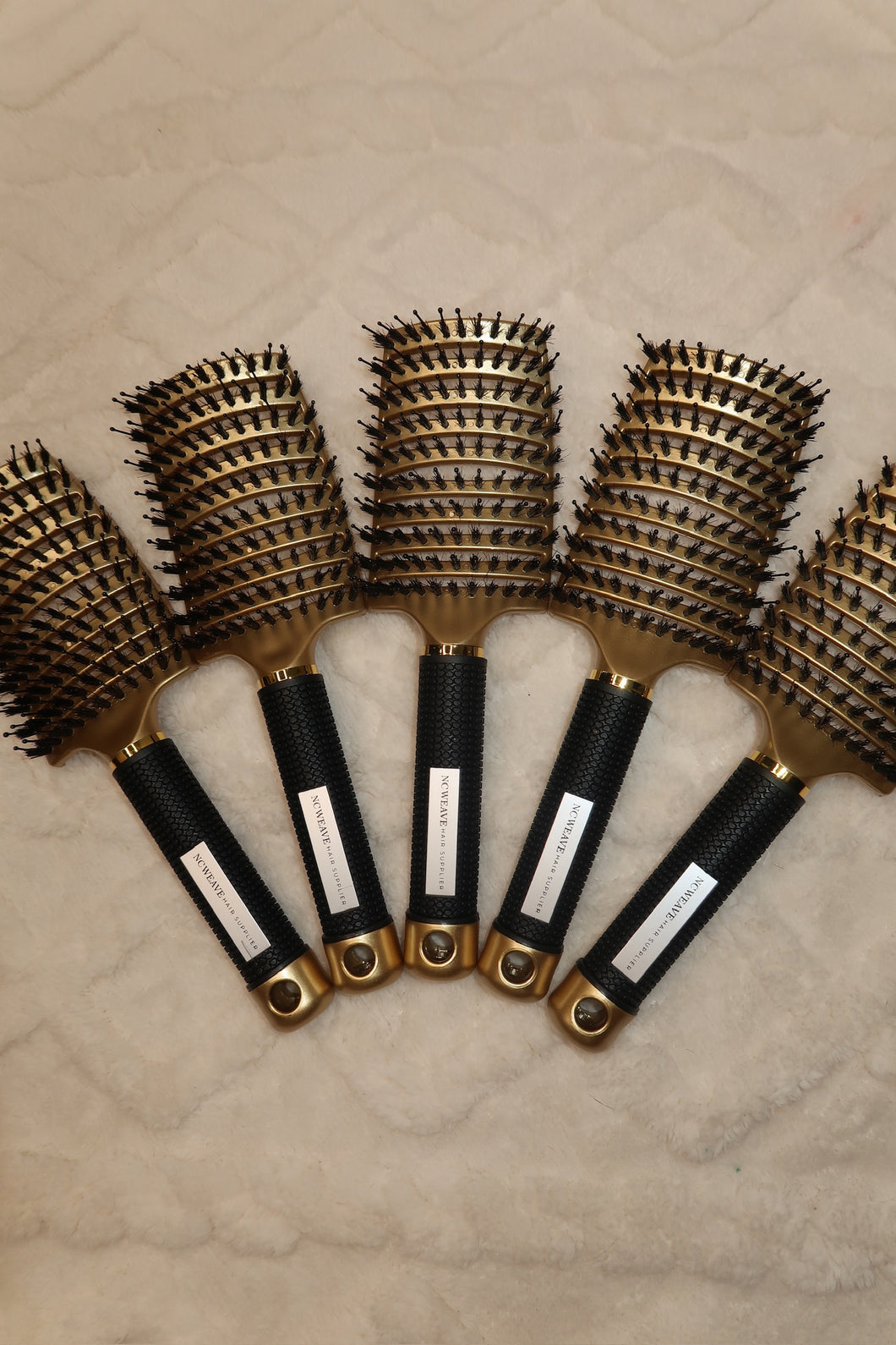 Nc weave detangling vent brush.